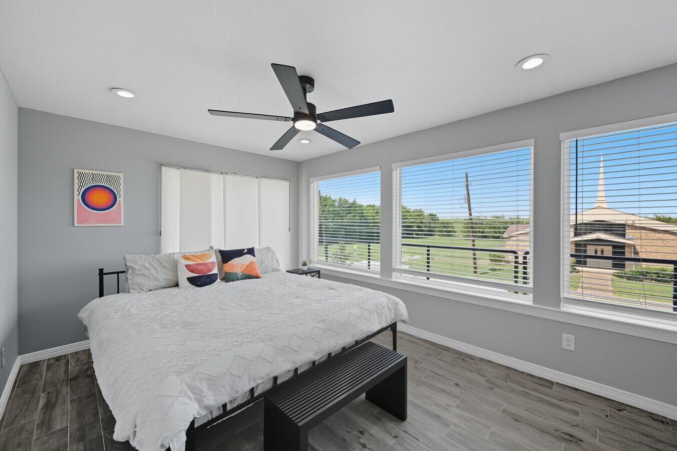 3 habitaciones, caja de seguridad en la habitación y escritorio 