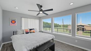 3 bedrooms, in-room safe, desk, iron/ironing board