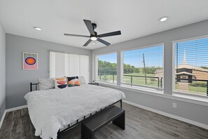 3 habitaciones, caja de seguridad en la habitación y escritorio