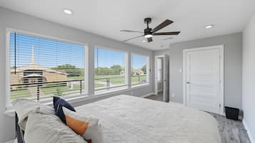 3 bedrooms, in-room safe, desk, iron/ironing board