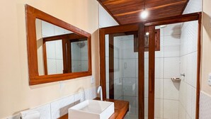 Chambre Confort double ou avec lits jumeaux, lanai, vue sur le jardin | Accès au Wi-Fi (inclus)