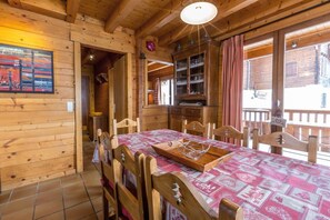Dining - Chalet, balcony, fireplace or stove, tv, 105m², La Clusaz (La Clusaz)