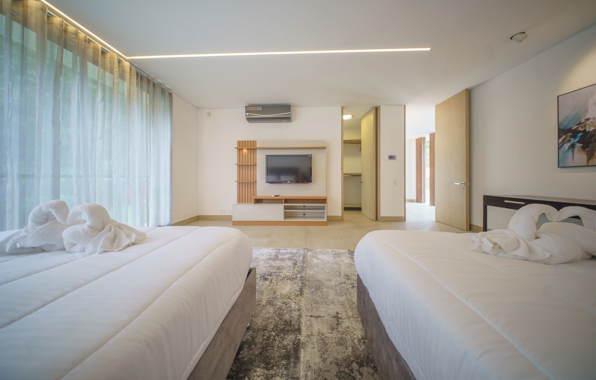 7 slaapkamers, een kluis op de kamer, een bureau