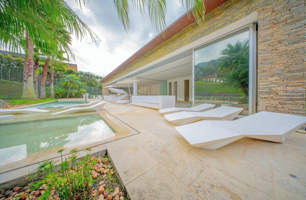 Outdoor pool, a heated pool