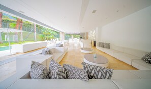 Interior - Elite 8BR Luxury Mansion•Heated Pool•Chef•Maid•Movie Theater•Soccer Field•Club (Antioquia)