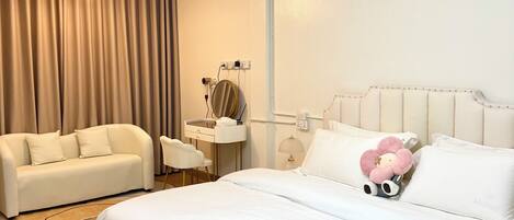 2 bedrooms, iron/ironing board, WiFi