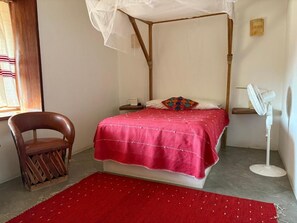 In-room safe, desk, laptop workspace, WiFi (free) - Zazil Retreat (Santa María Tonameca)