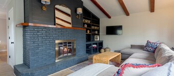 Newly updated wooded retreat near Three Oaks and Union Pier