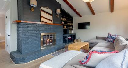 Newly updated wooded retreat near Three Oaks and Union Pier