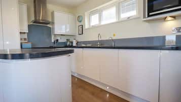 Cookware/dishes/utensils
