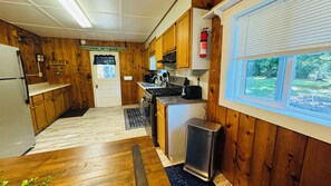 Microwave, oven, stovetop - Cozy Peaceful 1 bedroom Cabin, that sleeps 6 - A perfect nature filled getaway. (Branch)