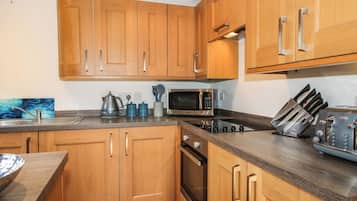 Cookware/dishes/utensils