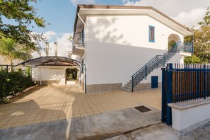 Exterior - Casa Venti del Mare – Holiday Home Just 150m from Trappeto Beach (Piano Inferno Marina)