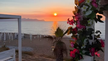 Una spiaggia nelle vicinanze