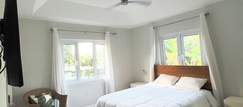 Charming 2-bedroom cottage in Ocho Rios with AC
