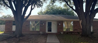 4 bedroom home right across from Weeks Park Golf course!