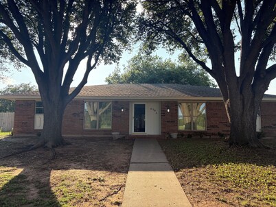 4 bedroom home right across from Weeks Park Golf course!