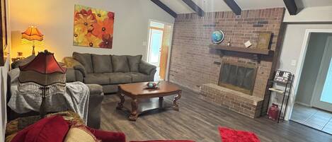 Télévision, cheminée