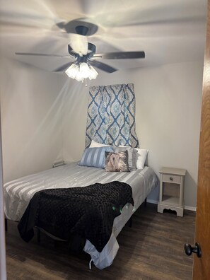 4 bedrooms, iron/ironing board, free WiFi, bed sheets