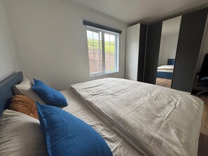 2 bedrooms, WiFi, bed sheets - Panorama Vík - Charming 2-bedroom apartment in Vík with stunning views. (Vík)