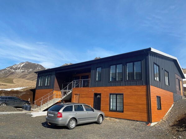 Exterior - Panorama Vík - Charming 2-bedroom apartment in Vík with stunning views. (Vík)
