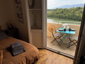 5 bedrooms, iron/ironing board, travel crib, free WiFi