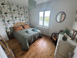 5 chambres, coffres-forts dans les chambres, fer et planche à repasser