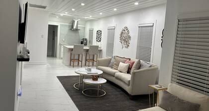 Charming cottage with AC in Boynton Beach - 2 bedrooms