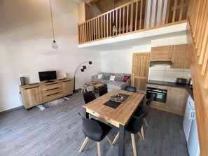 Interior - 250m from resort center, 1st floor, balcony, parking, tv, ski locker, 64m², Pralognan-la-Vanoise (Pralognan-la-Vanoise)