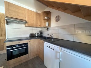 Kühlschrank, Mikrowelle, Ofen, Geschirrspüler