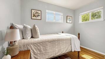 2 bedrooms, desk, iron/ironing board, travel crib