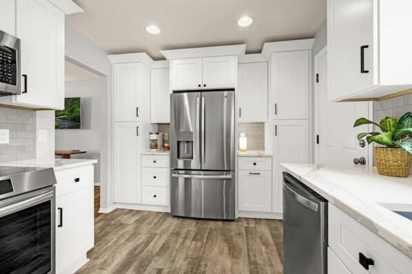 Fridge, microwave, oven, stovetop - New Adventure Cottage w/ Mountain Views Near Garden of the God's and much more! (Colorado Springs)