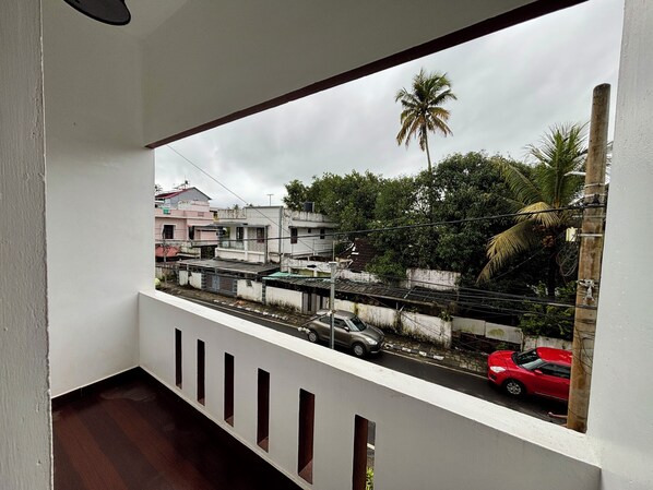 Departamento Confort, balcón, vista a la ciudad | Vista del balcón