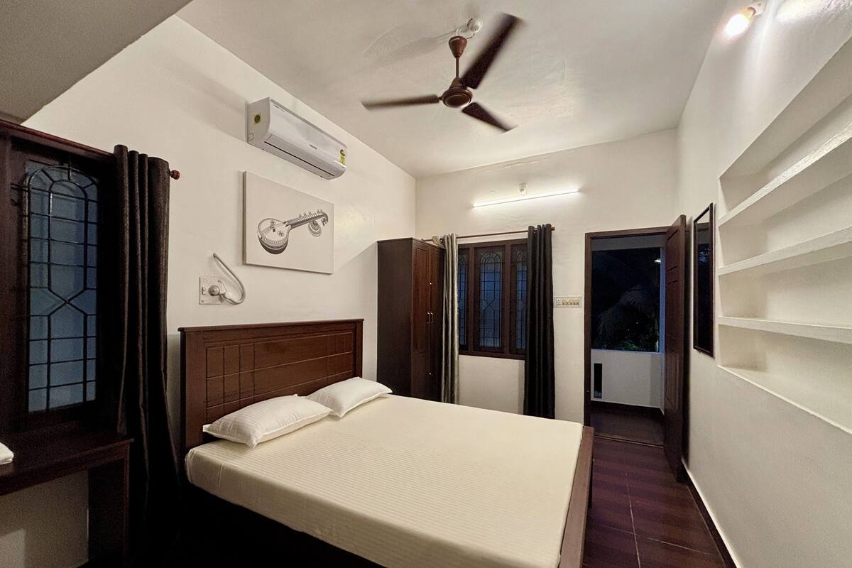 Jasmine - Second Floor | Desk, laptop workspace, free WiFi