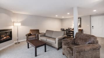 TV, fireplace