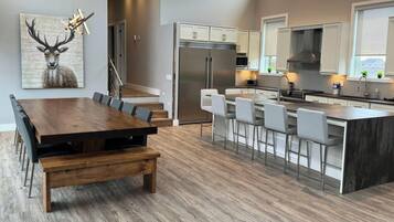 House | 8 bilik tidur, Internet