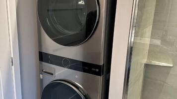 House | 8 bedrooms, Internet