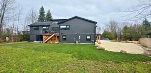 House | 8 bedrooms, Internet - Newly Built Luxury Chalet Indoor Pool Ski Lift (The Blue Mountains)
