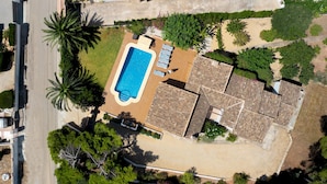 An aerial view of a property with a swimming pool, sun loungers, and a tiled roof. - Villa Margarite in Javea (Javea)