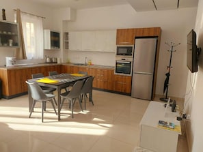 Refrigerador, microondas, horno, lavavajillas