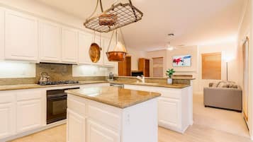 House | 5 bedrooms, Internet