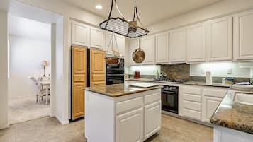 House | 5 bedrooms, Internet