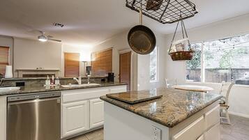 House | 5 bedrooms, Internet