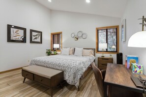 3 bedrooms, iron/ironing board, internet, bed sheets - Sedona Escape: Red Rock Views (Sedona)