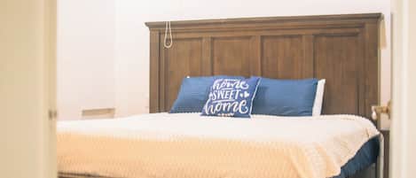 3 bedrooms, internet, bed sheets