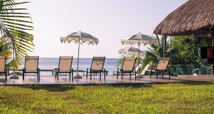 Santorini House with ocean access in Cozumel
