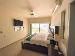 3 bedrooms, internet, bed sheets - Santorini House with ocean access in Cozumel (Q.R.)