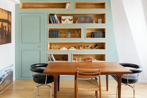 Dining - Live like a Parisian II (Paris)