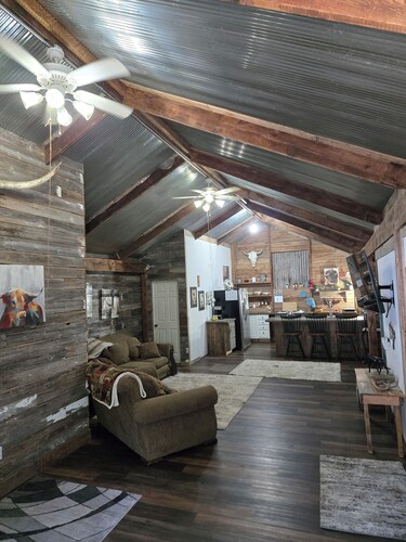 Charming 2-bedroom barnloft on hobby farm in Pleasant Hill pittsfield area