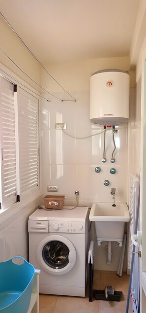Shower, towels - Vacation 'Vista Bahia' with Sea View, Shared Pool and Wi-Fi (Porís de Abona)